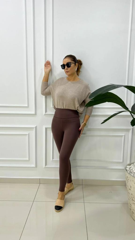 Bir Beden İnce Gösteren Koyu Kahve Tayt