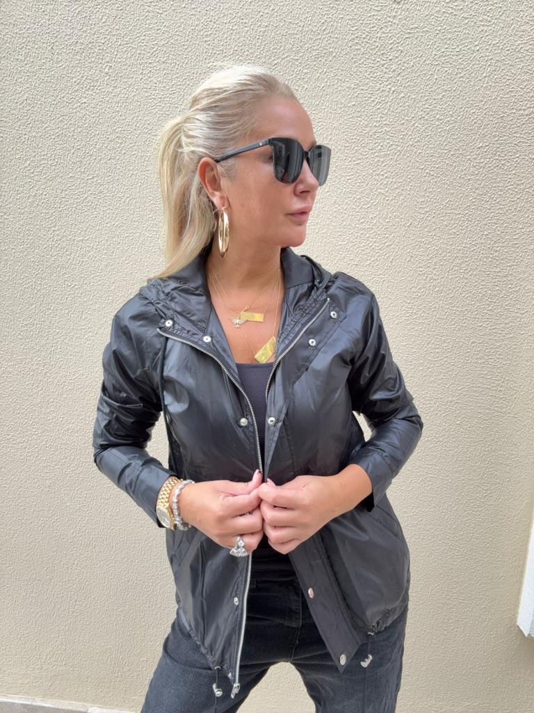 Adrina Siyah Yağmurluk