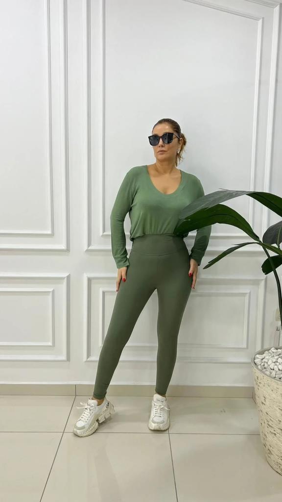 Bir Beden İnce Gösteren Çağla Yeşil Tayt