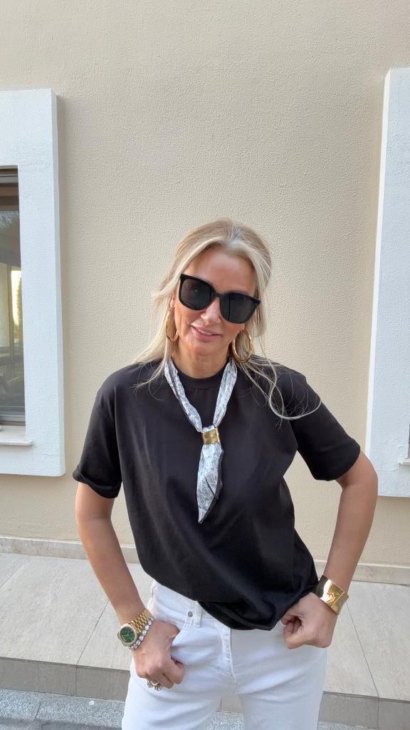 Chic Scarf Siyah Tişört