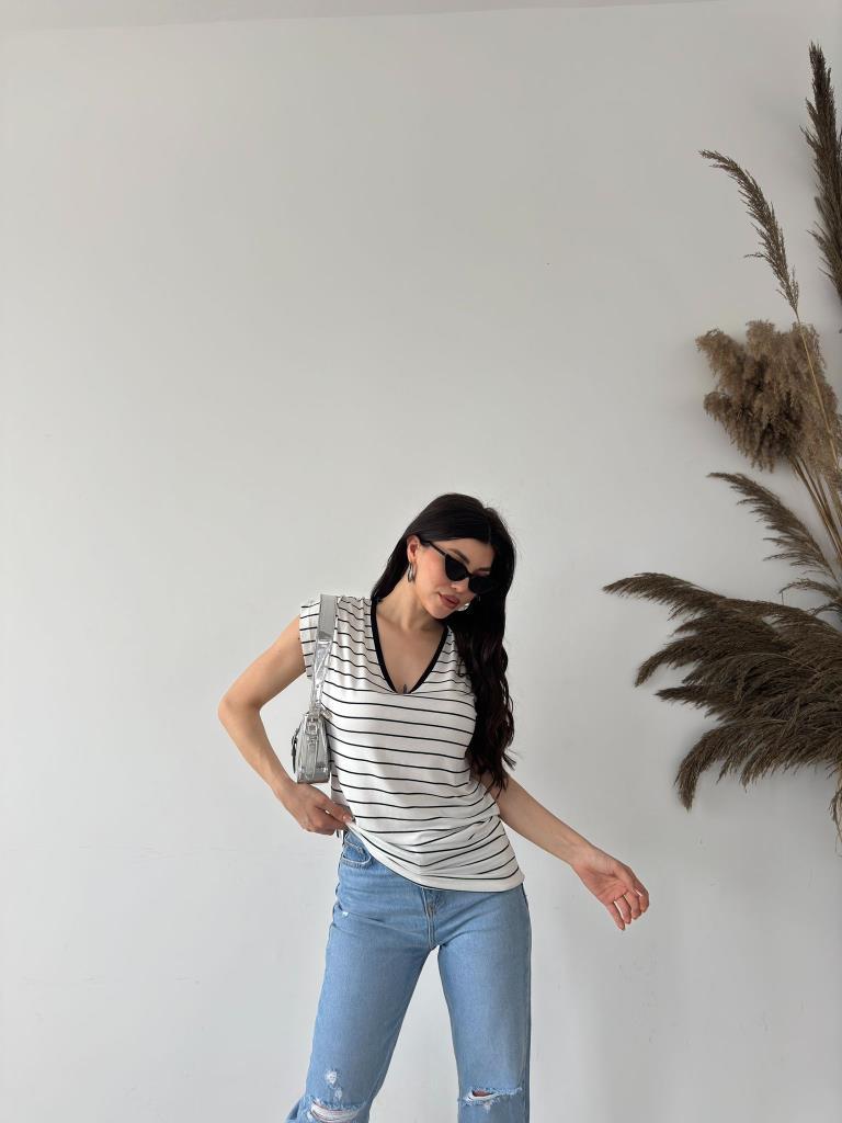 Malte Siyah-Beyaz Çizgili T-Shirt